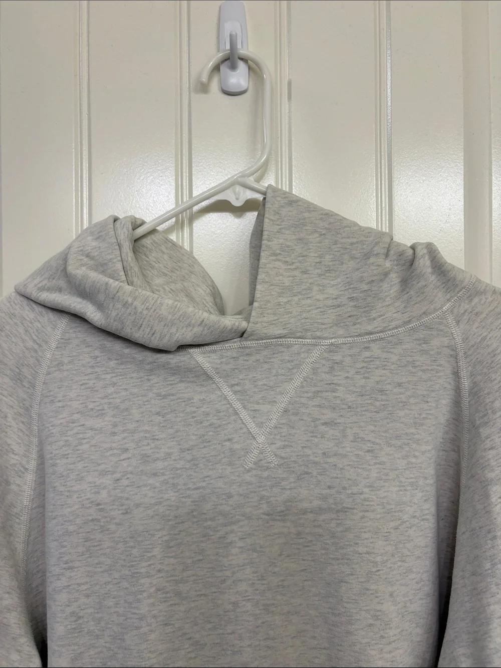 lululemon athletica Light Heather‎ Gray Cream Hooded Cropped Pullover Hoodie